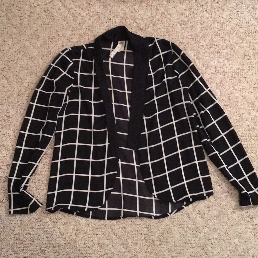 Loose fit black and white blazer